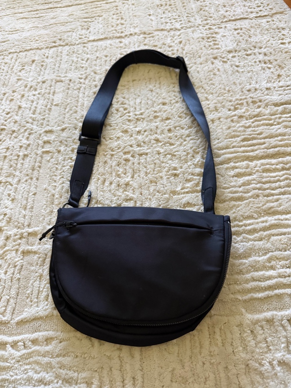Black Crossbody Messenger Bag for Men - Minimal Everyday Carry